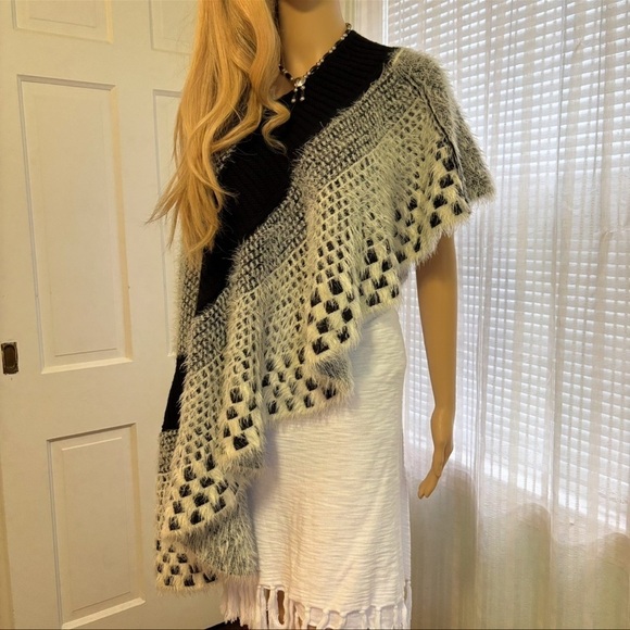 SIONI STUDIO DRAPE SWEATER NEW WITHOUT TAGS FIGURE FLATTERING BLACK GRAY WHITE - Picture 2 of 8